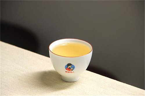 茶叶绿茶一斤多少钱(白毫银针茶多少钱一斤)