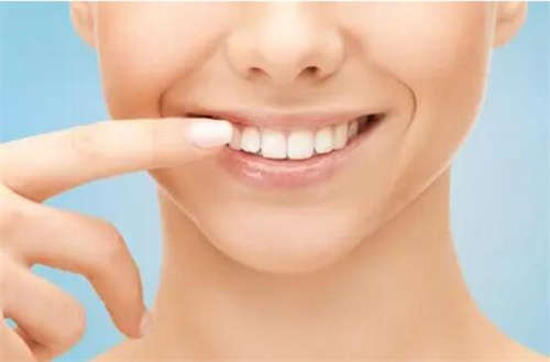 种植牙齿能用多久-满口种植牙大概多少钱？?